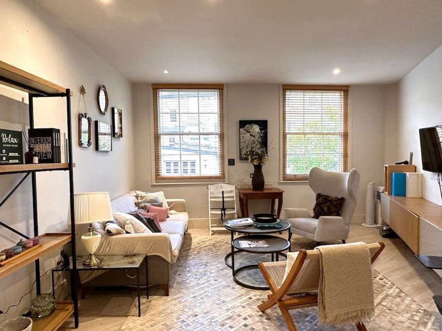 Stunning Modern 2-Floor House with 3 Ensuite Rooms