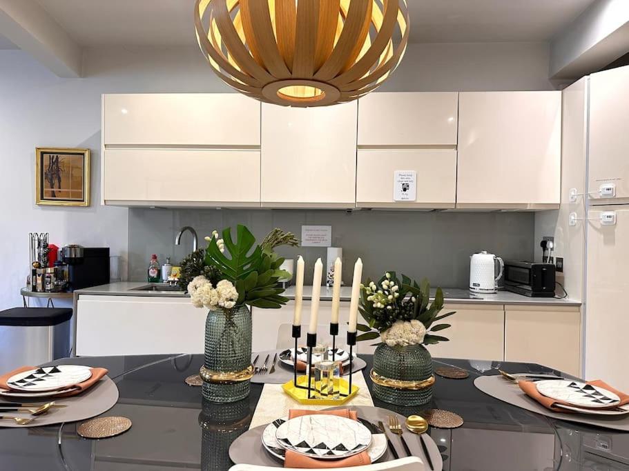 Stunning Modern 2-Floor House with 3 Ensuite Rooms