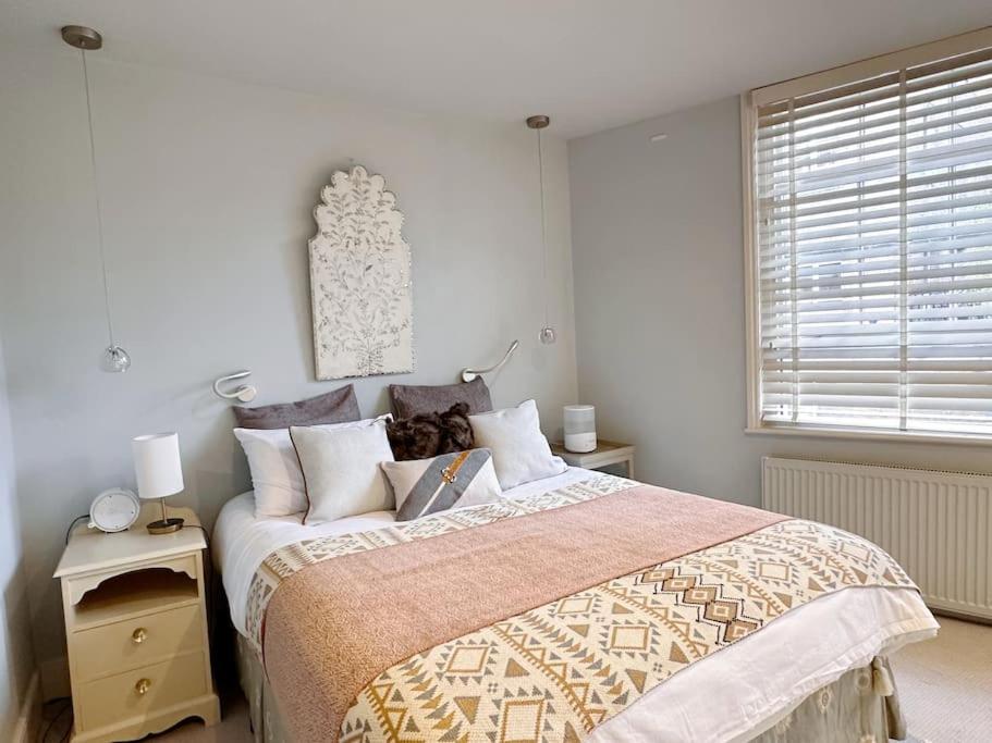 Stunning Modern 2-Floor House with 3 Ensuite Rooms