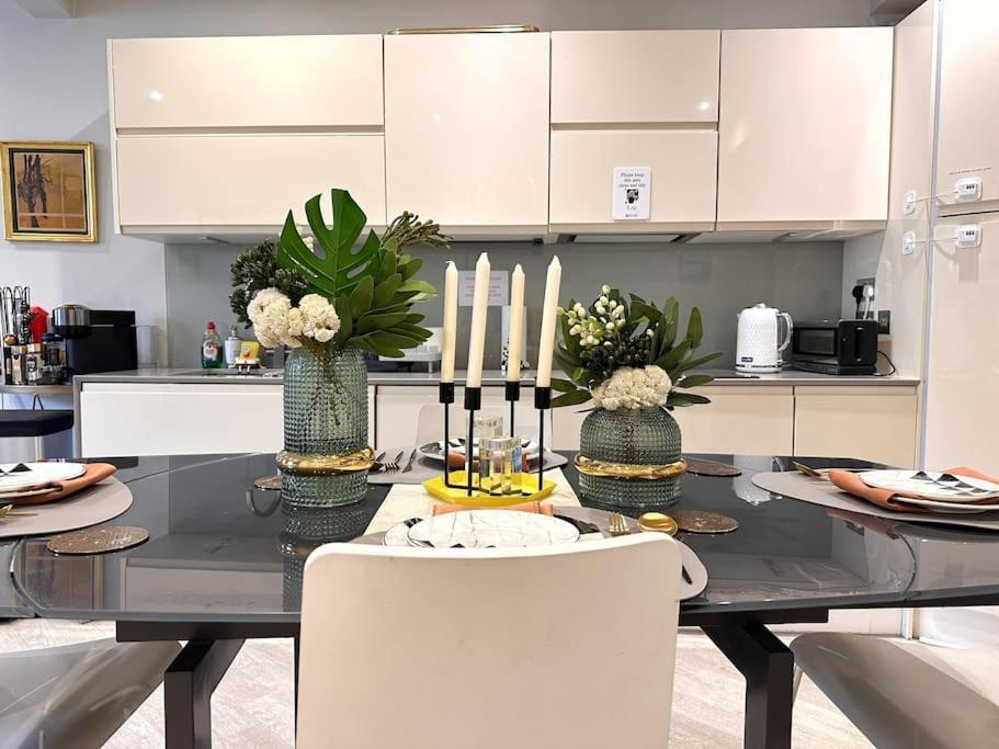 Stunning Modern 2-Floor House with 3 Ensuite Rooms