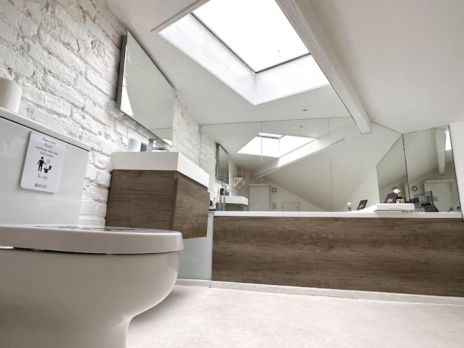 Stunning Modern 2-Floor House with 3 Ensuite Rooms