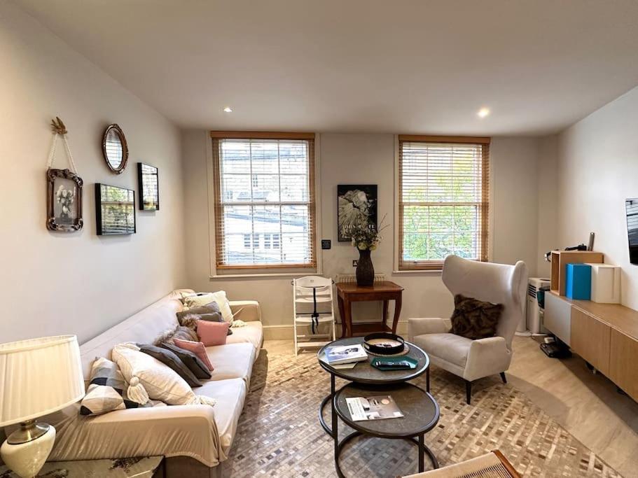 Stunning Modern 2-Floor House with 3 Ensuite Rooms
