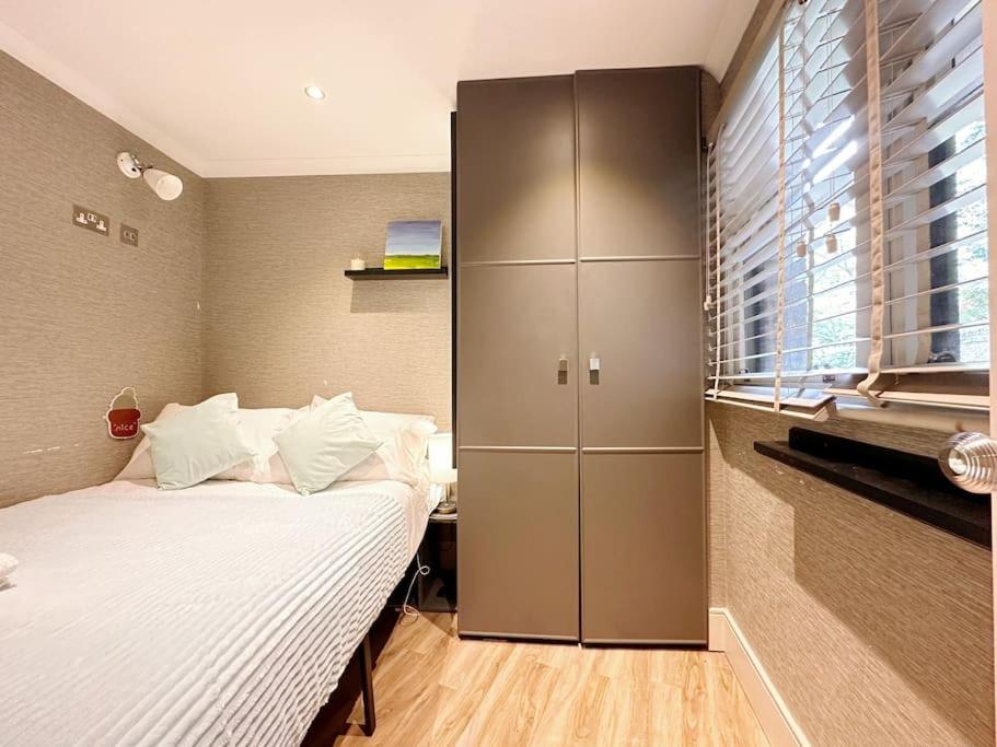 Stunning Modern 2-Floor House with 3 Ensuite Rooms
