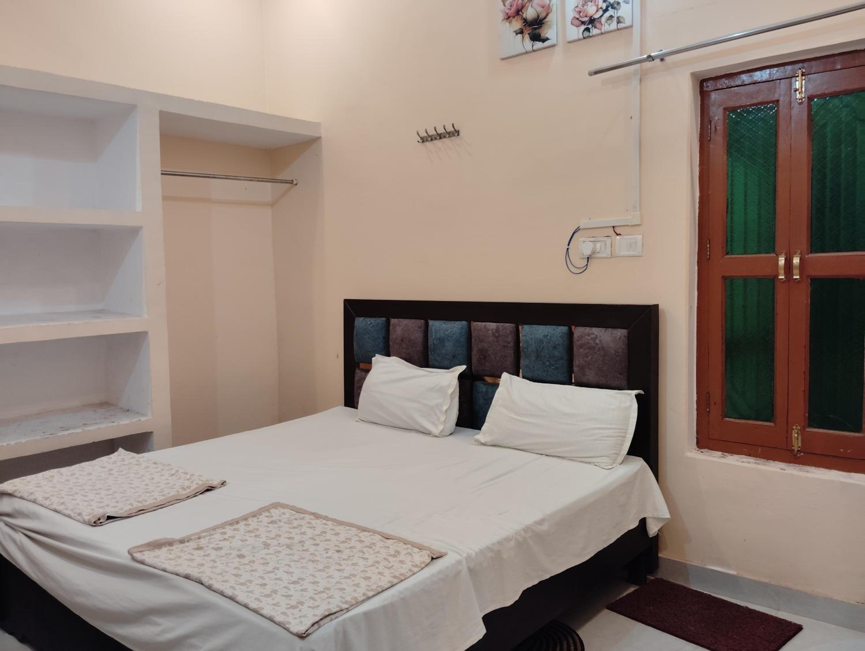 Om Palace Paying Guest House view 4