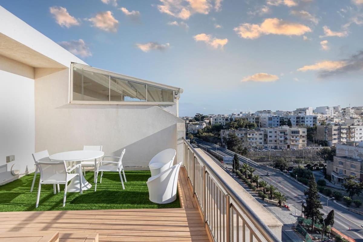 Warmth & Waves Penthouse photo 2