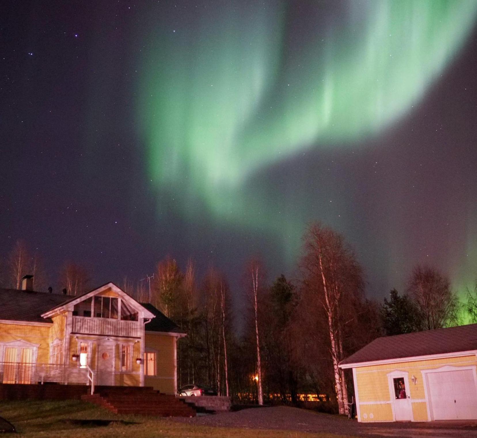 Arctic Lakeside Villa