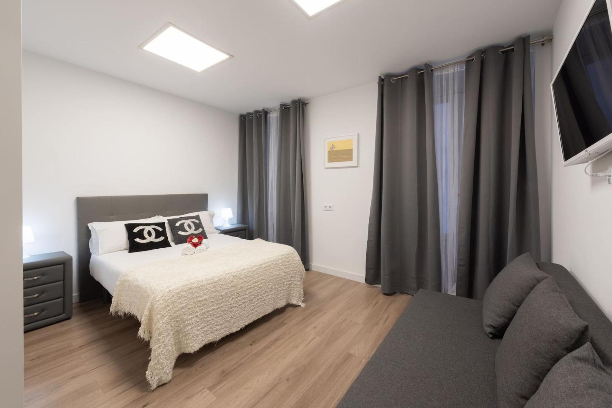 Apartamentos Day Madrid GRAN VIA II view 3