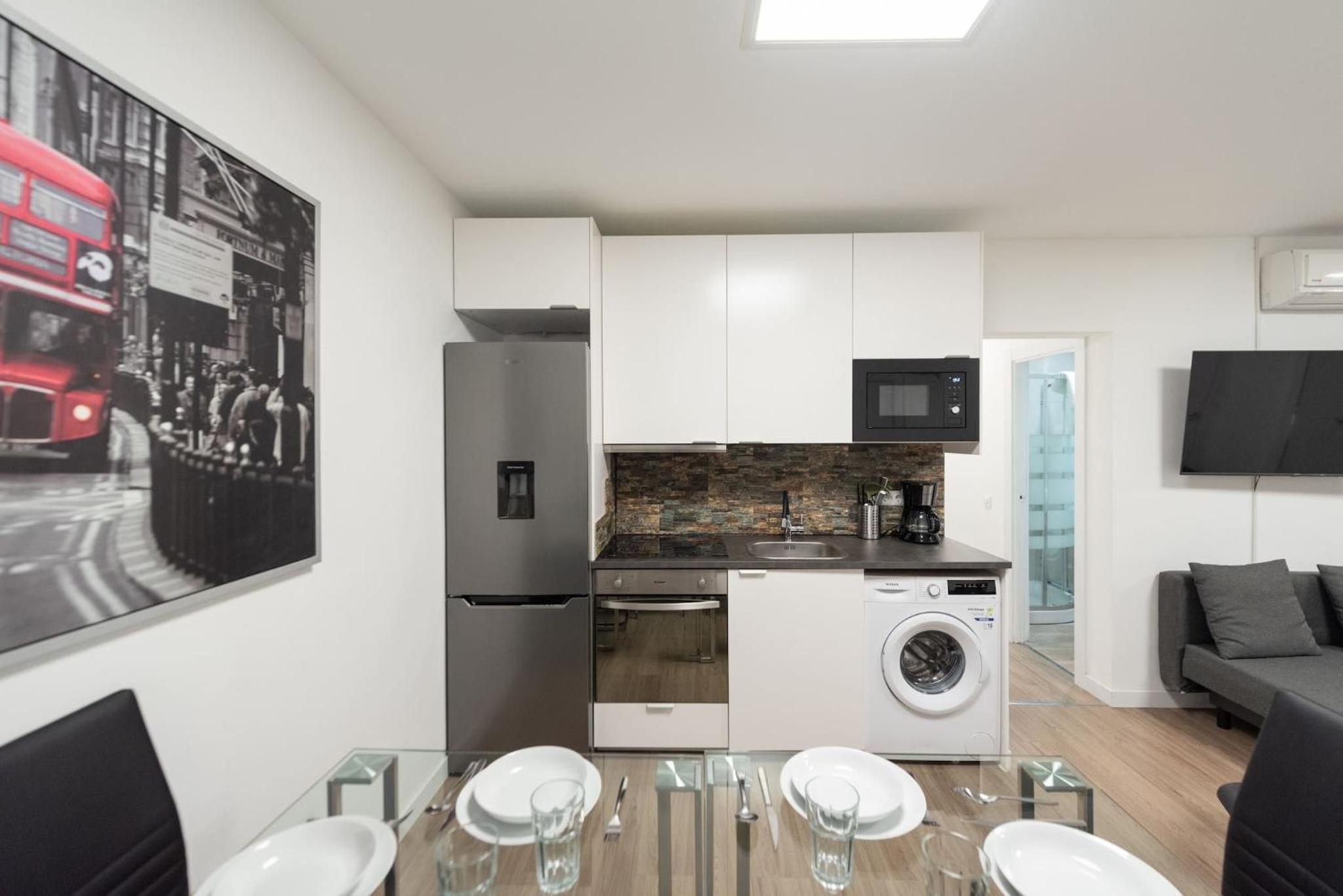 Apartamentos Day Madrid GRAN VIA II view 4