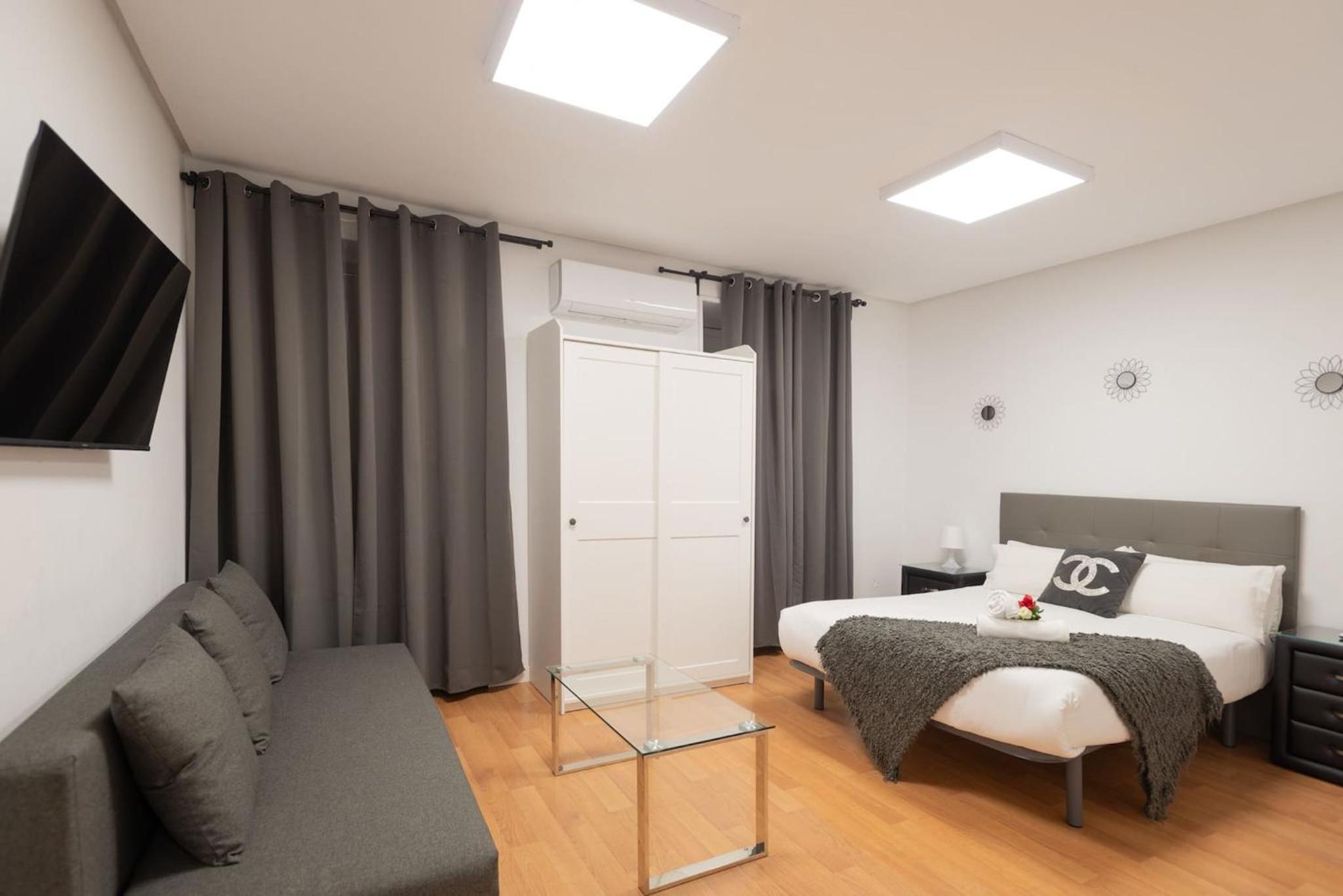 Apartamentos Day Madrid GRAN VIA II view 5