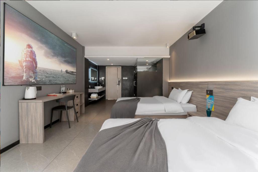 Guilin Yangshuo Emoji Youth Hostel West Street Li River Yulong River Yangshuo Park Activities