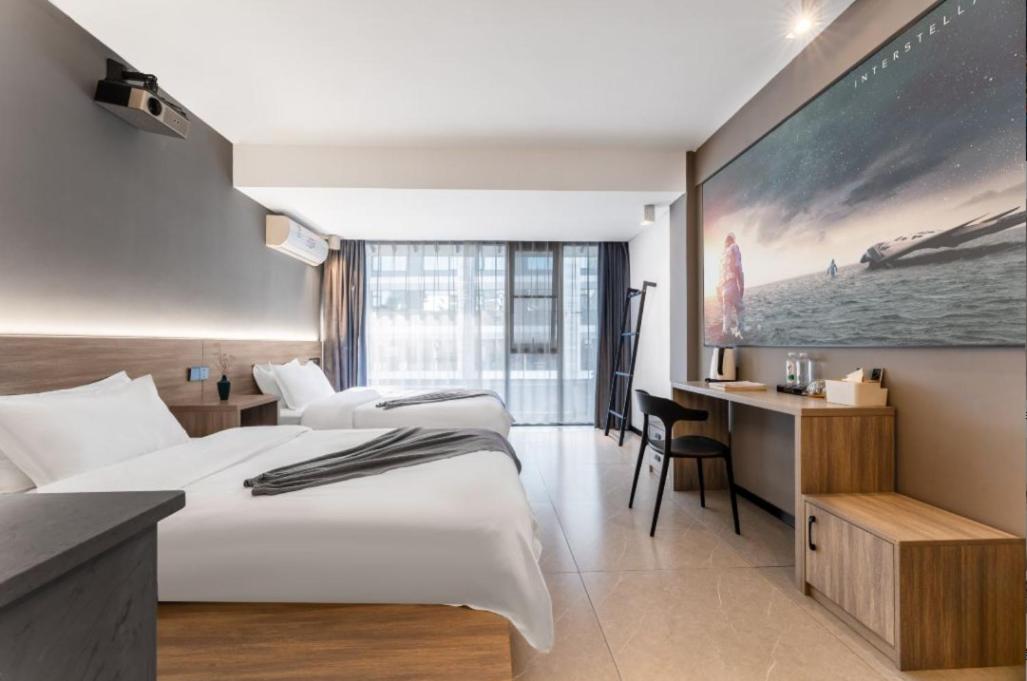 Guilin Yangshuo Emoji Youth Hostel West Street Li River Yulong River Yangshuo Park Activities