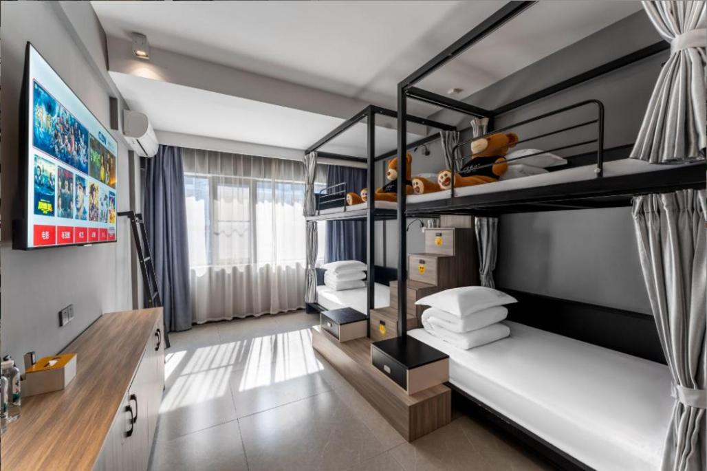Guilin Yangshuo Emoji Youth Hostel West Street Li River Yulong River Yangshuo Park Activities