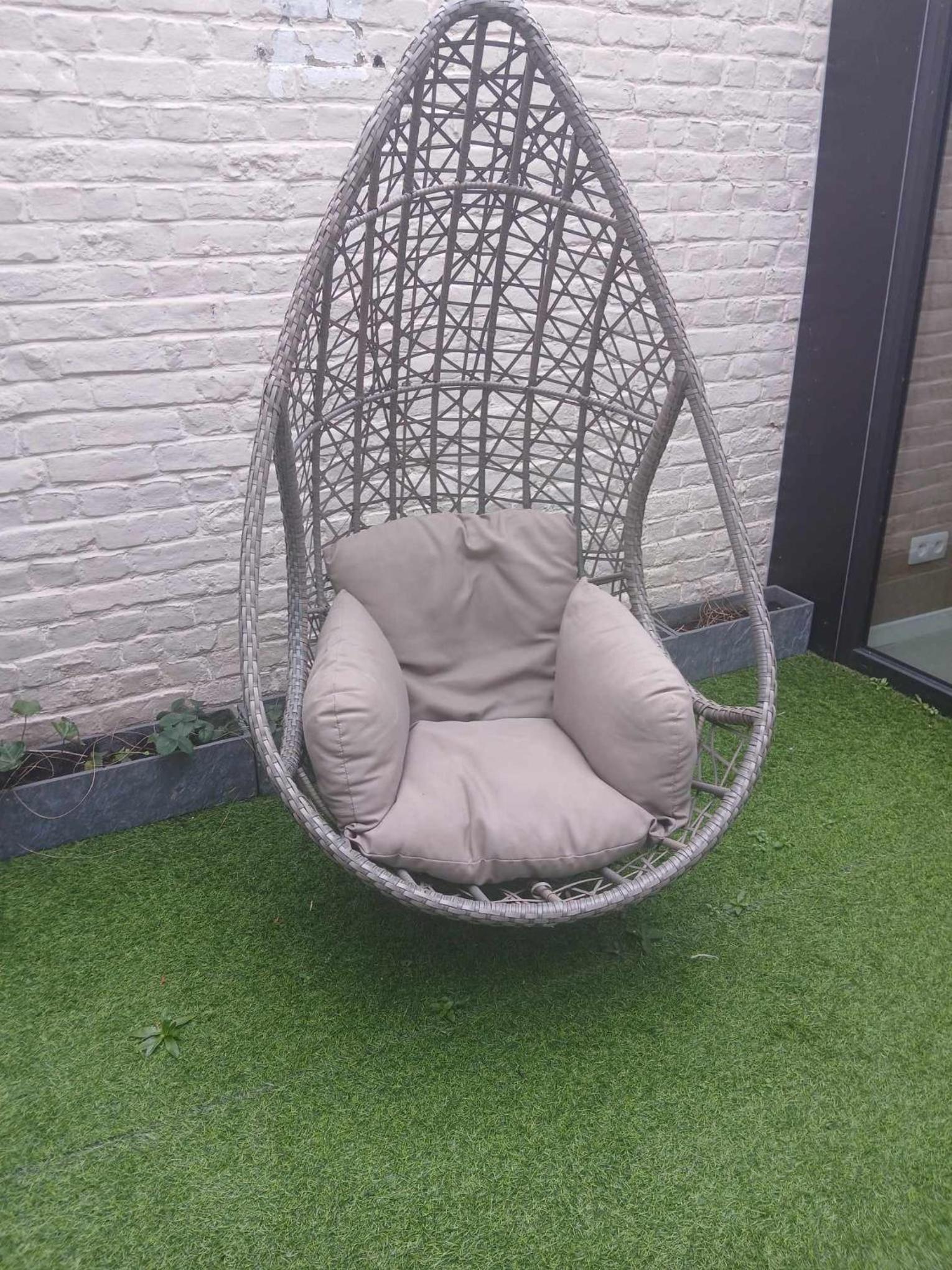Eventjes Ertussenuit