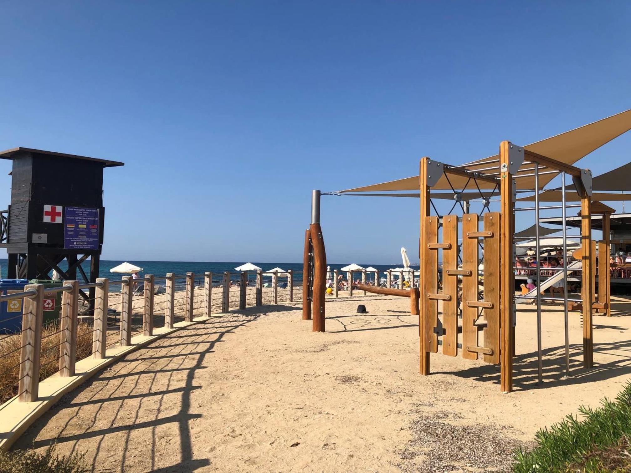 Lighthouse Beach - 3BR Seafront Apt 50m to Beach with Sea Views - Sleeps 6