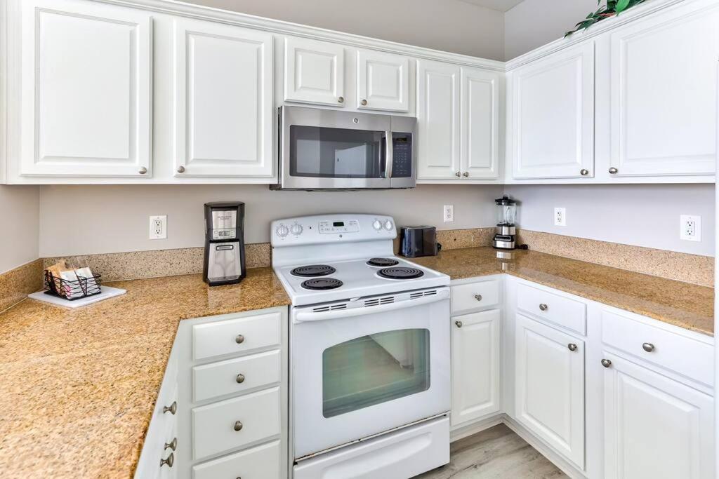 Disney Lakefront Luxury!