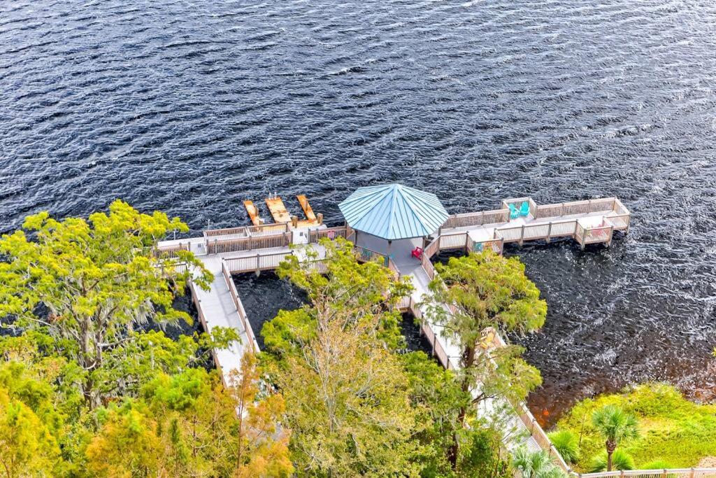 Disney Lakefront Luxury!