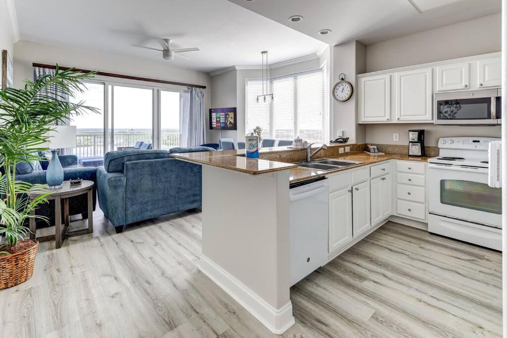 Disney Lakefront Luxury!
