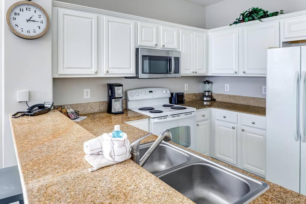 Disney Lakefront Luxury!