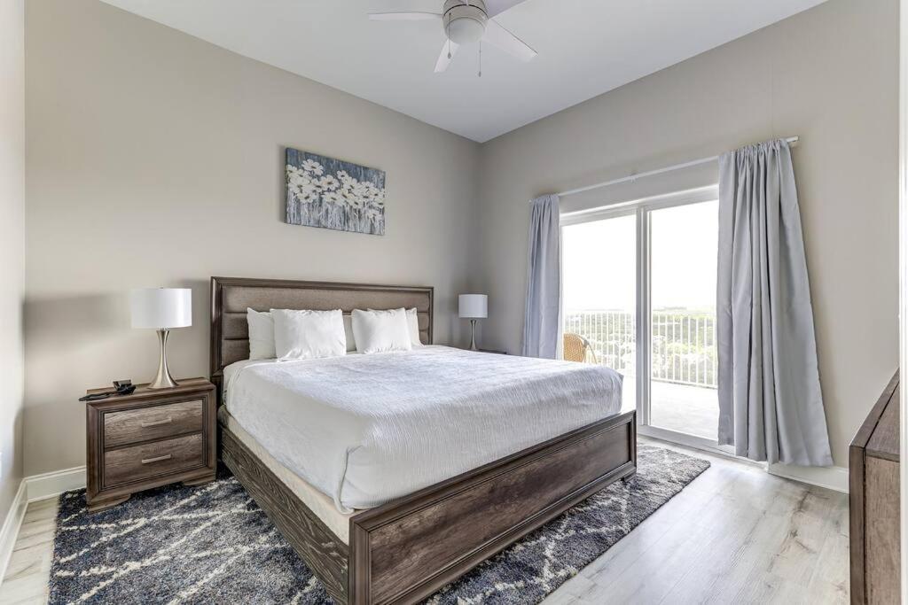 Disney Lakefront Luxury!