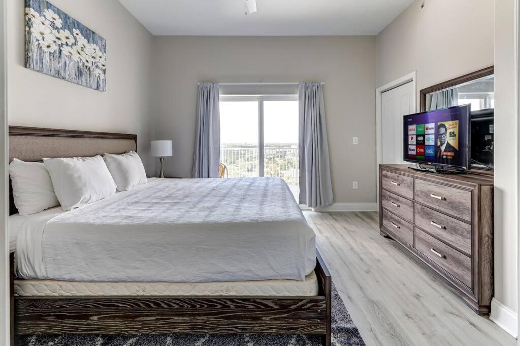 Disney Lakefront Luxury!