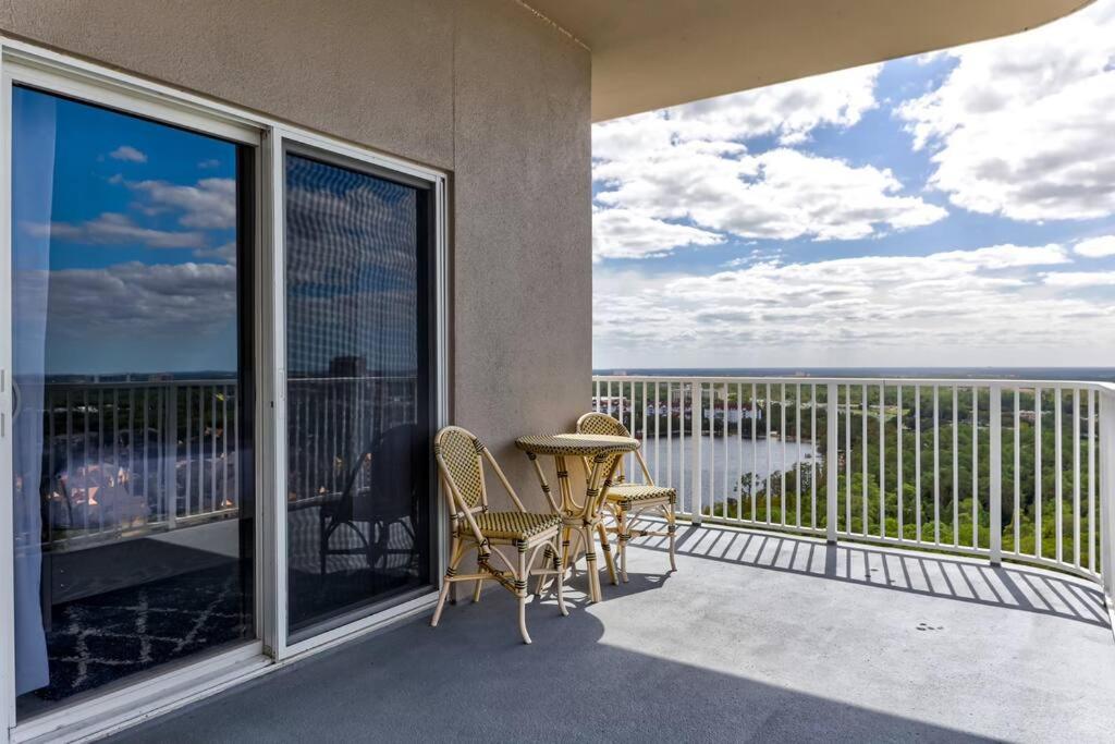 Disney Lakefront Luxury!