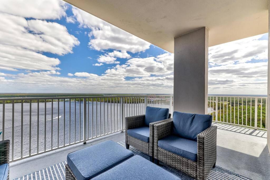 Disney Lakefront Luxury!
