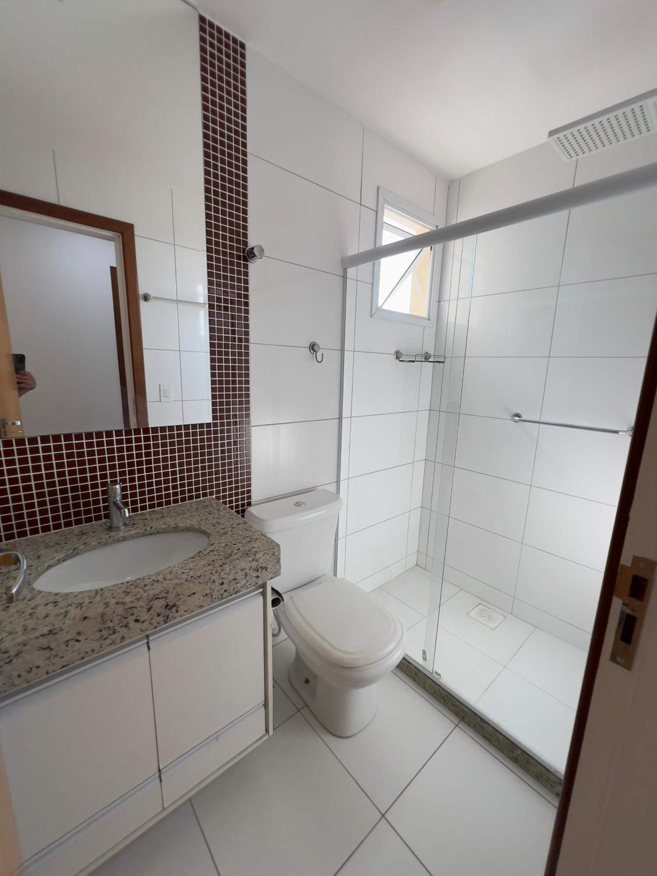 VISTA MAR DESLUMBRANTE, apto novo e moderno, a uma quadra da praia, prédio com piscina, quartos com ar condicionado, roupas de cama e banho, redes de prote