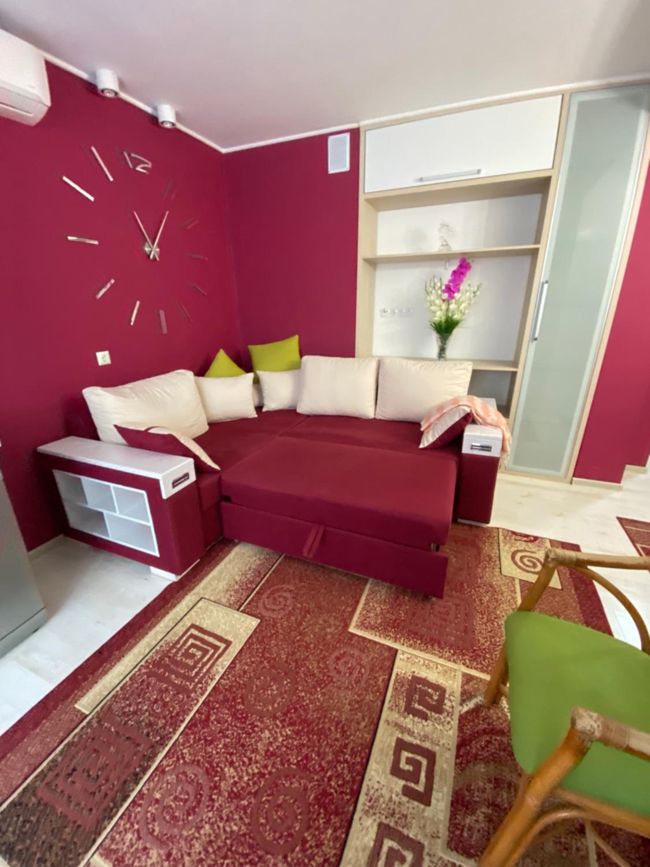 Magenta Apartment