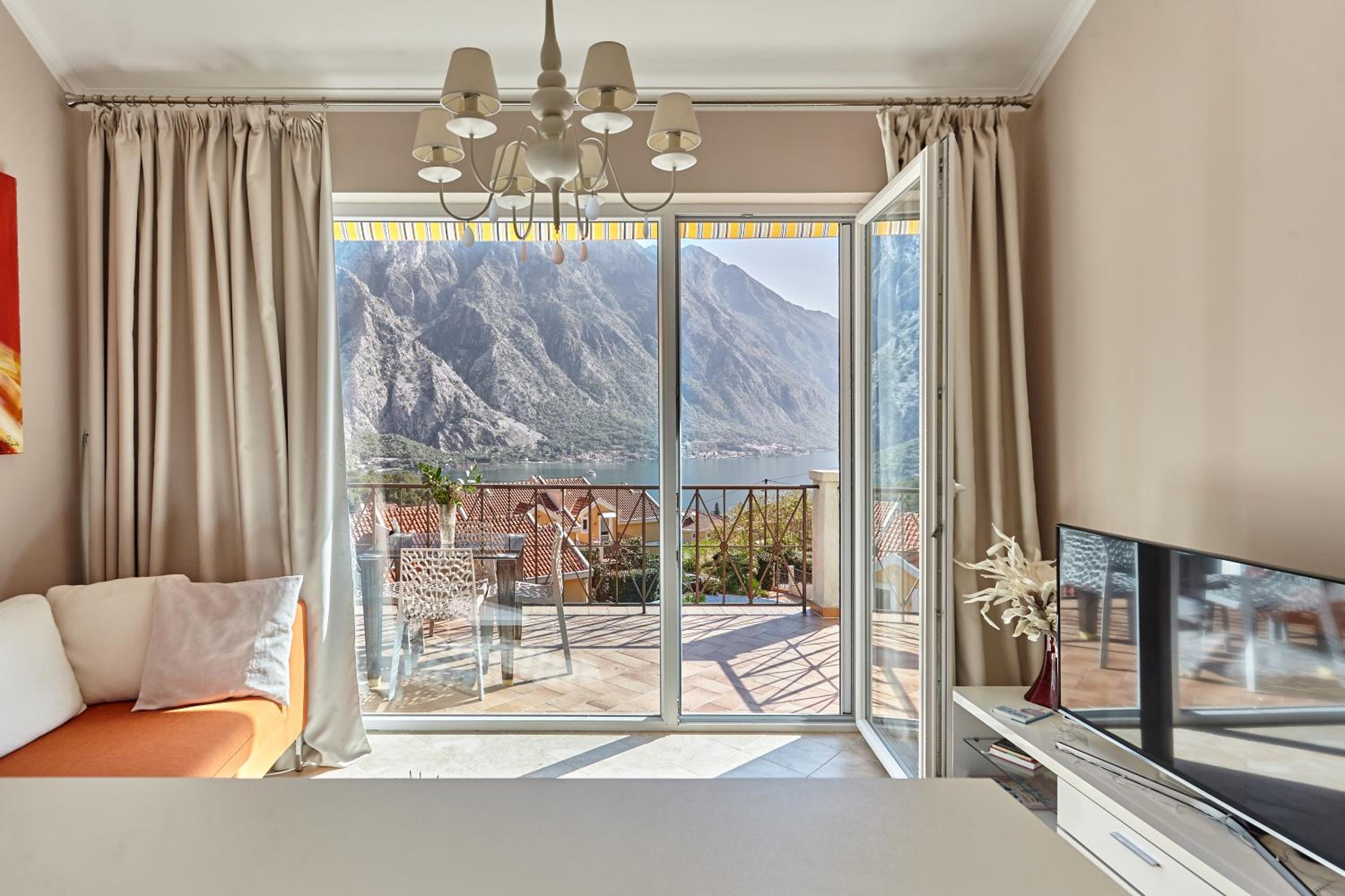 GreenHill Scenic Apartment view 5