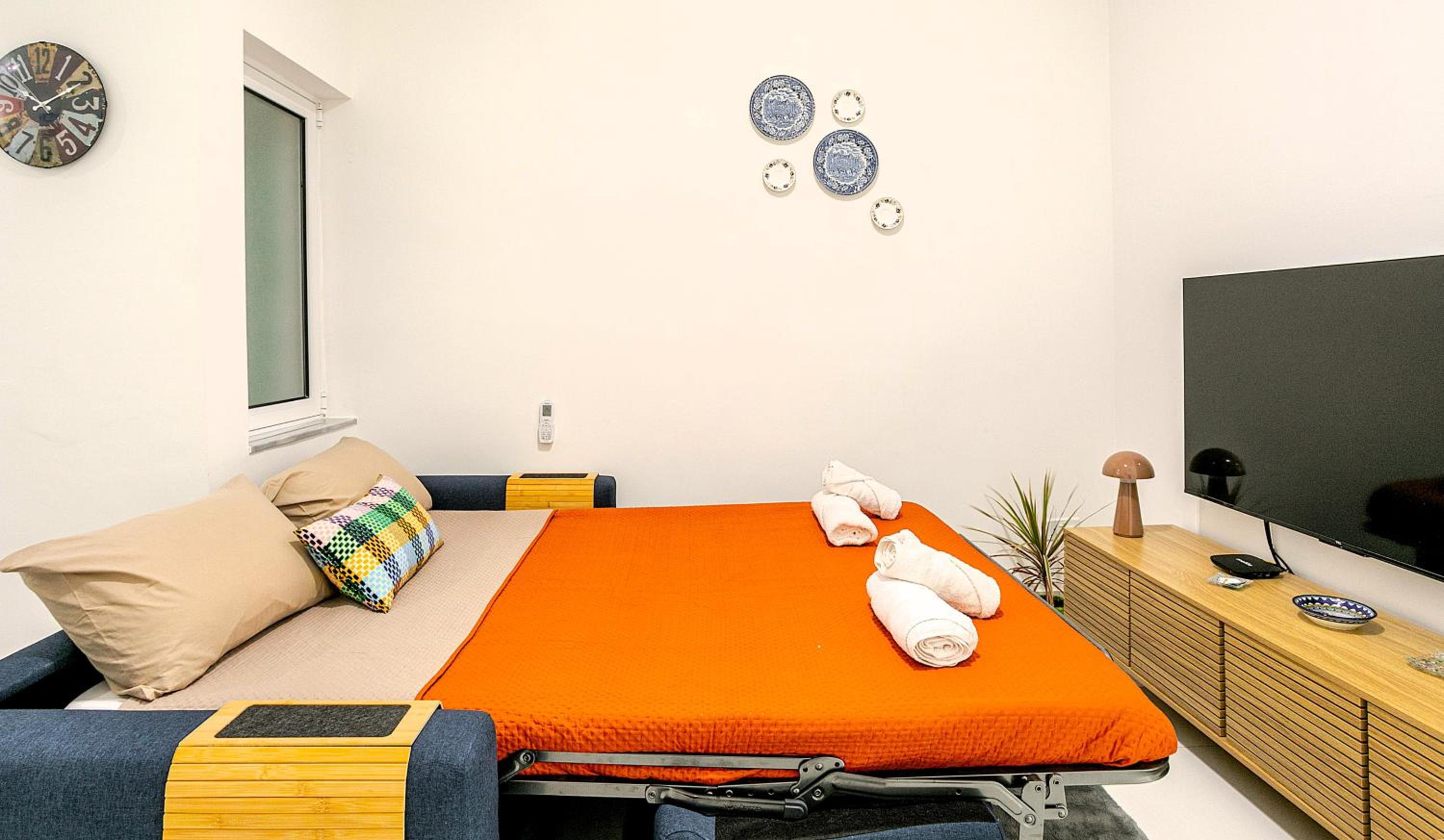 Contemporary St Julians Comfort photo 3