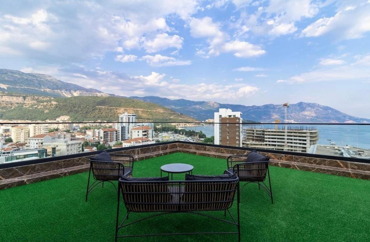 Penthouse Victoria view 3