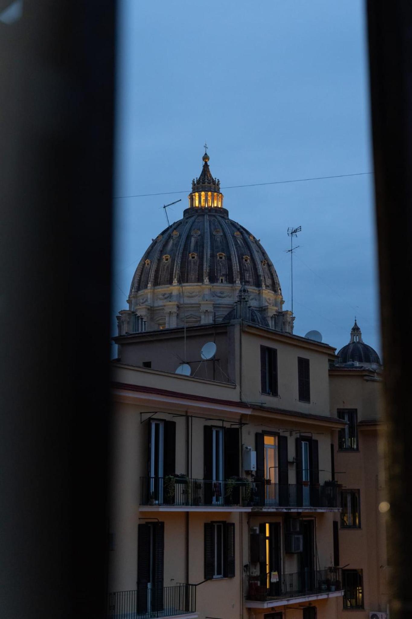 Central Rome 2BR Walk to Vatican & Piazza Navona
