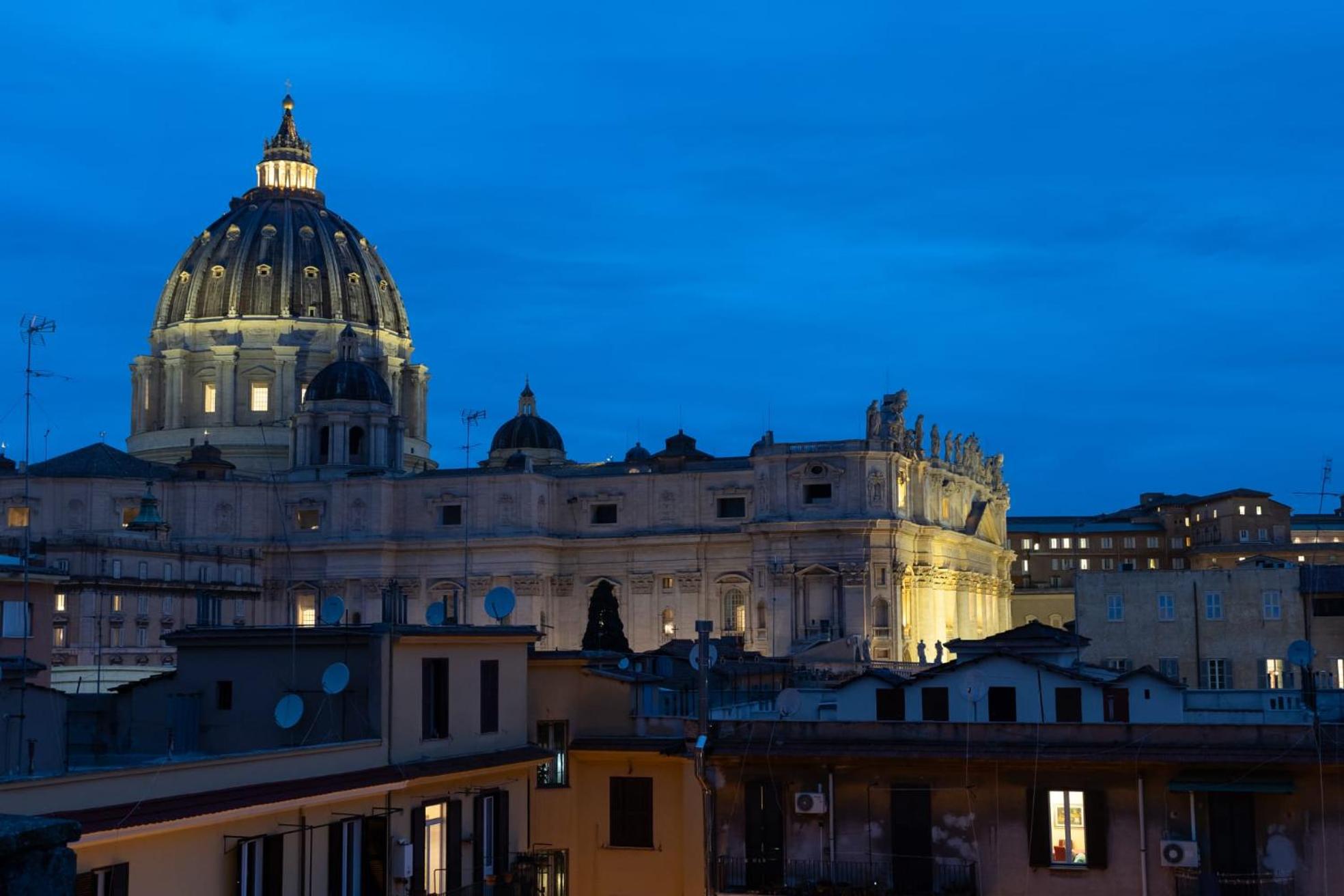 Central Rome 2BR Walk to Vatican & Piazza Navona