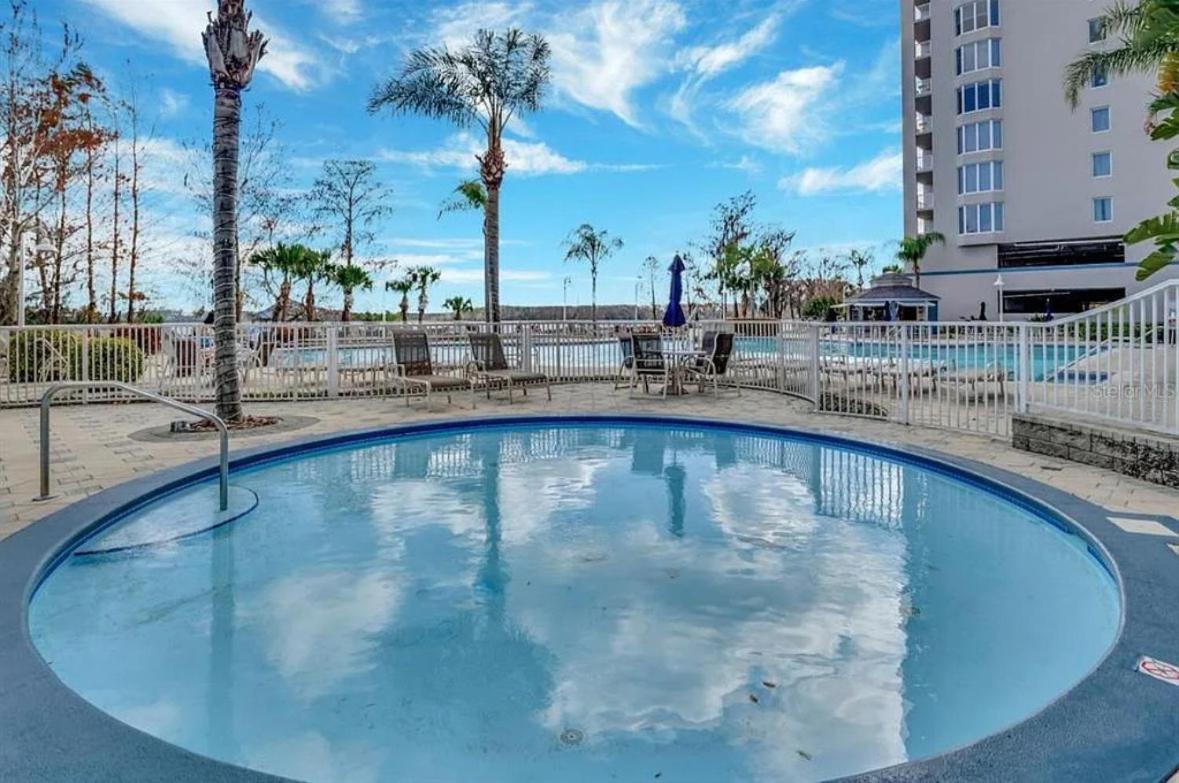 Disney Lakefront Luxury!