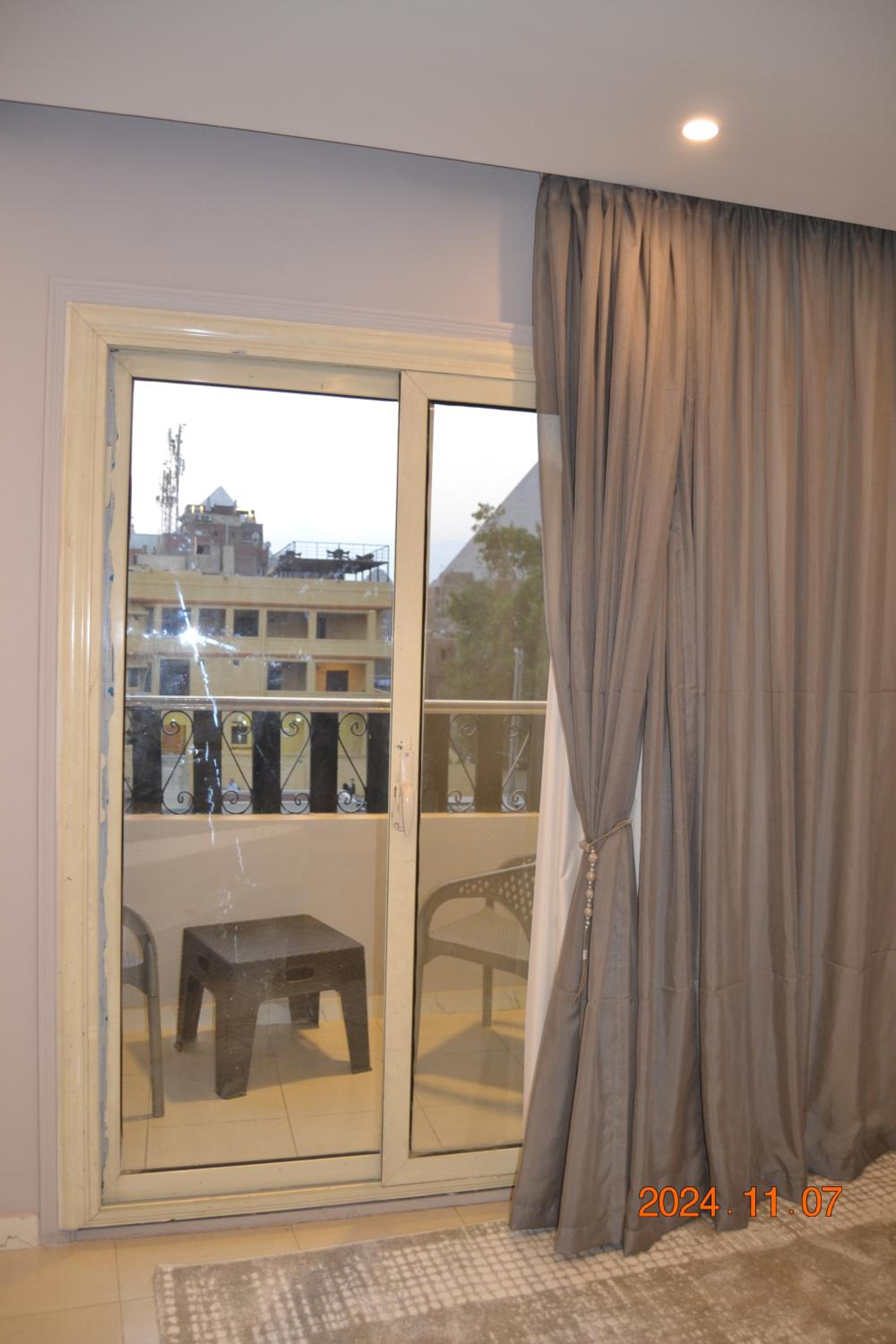 Pyramids View R Z Hotel