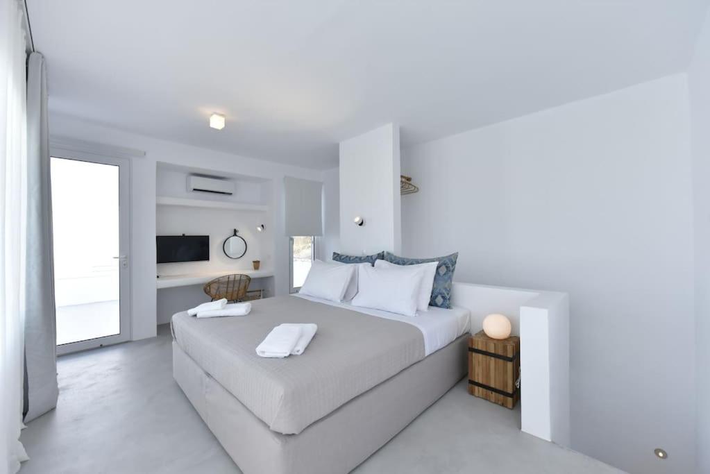 Villa Aethereal with Private Pool and Town Views photo 3