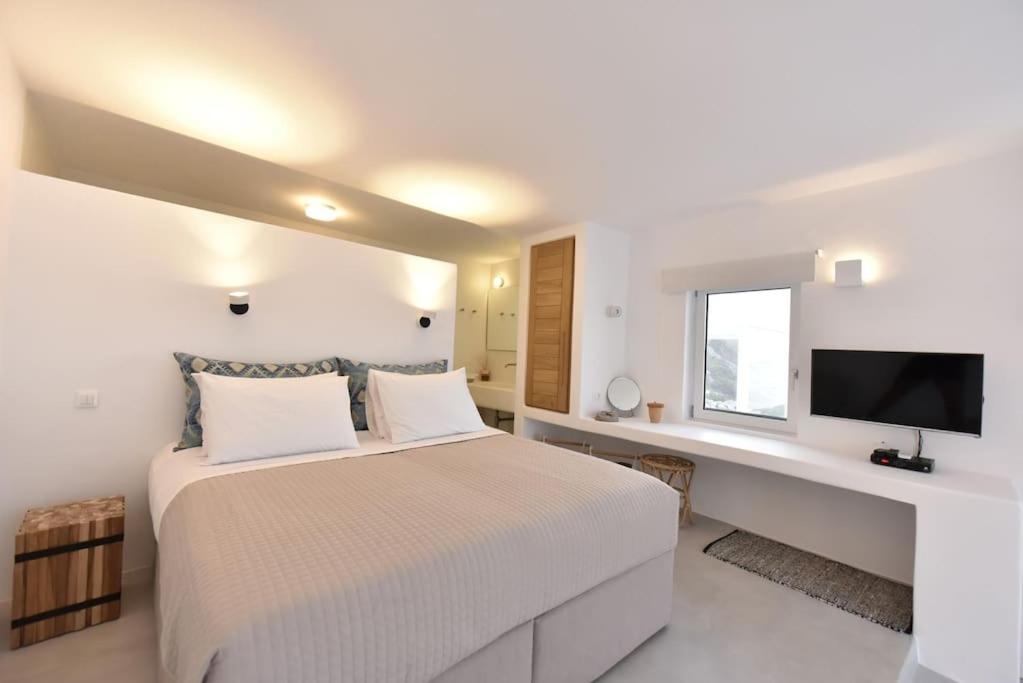 Villa Aethereal with Private Pool and Town Views photo 2