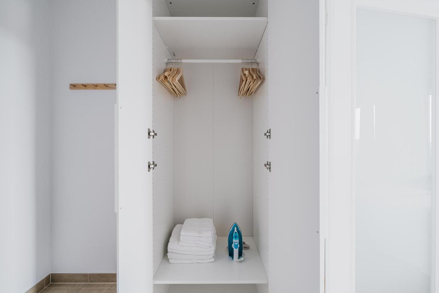 Blueground Žižkov New build student apt PRG-40