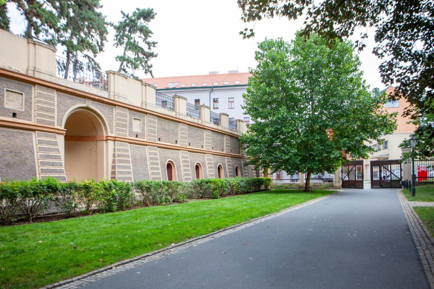 Blueground Vršovice private terrace equipped PRG-8