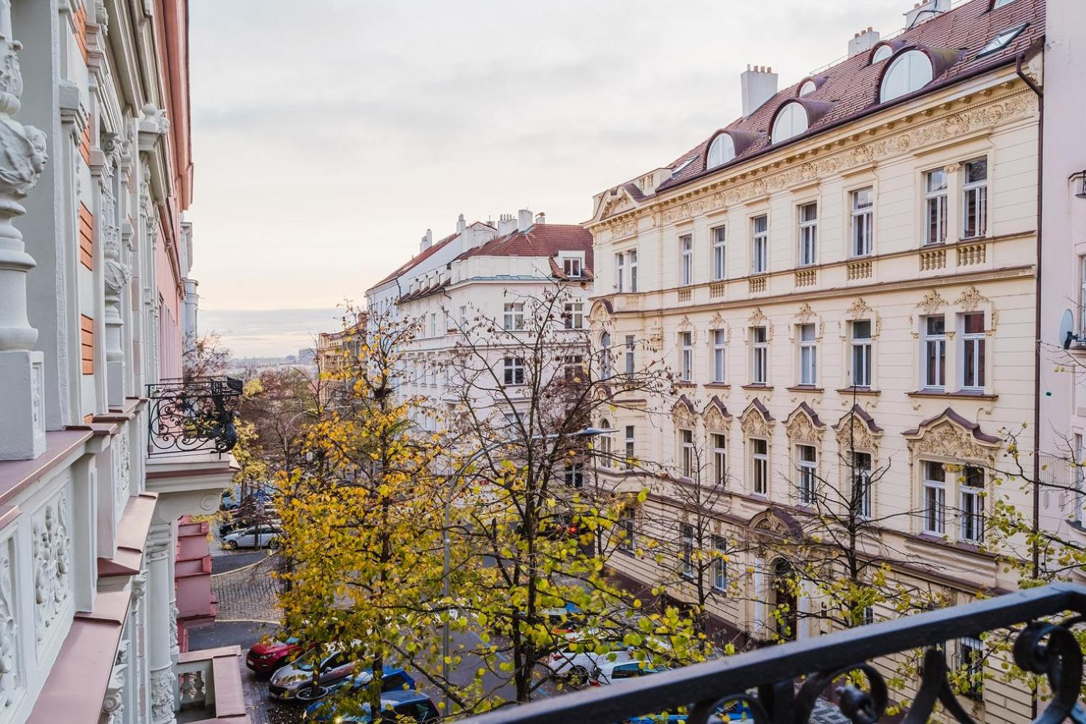 Blueground Vinohrady balcony luxury area PRG-32