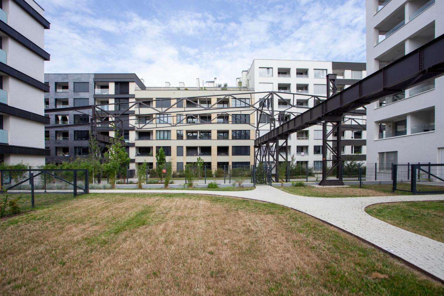 Blueground Prague 7 furnished close to offices PRG-29