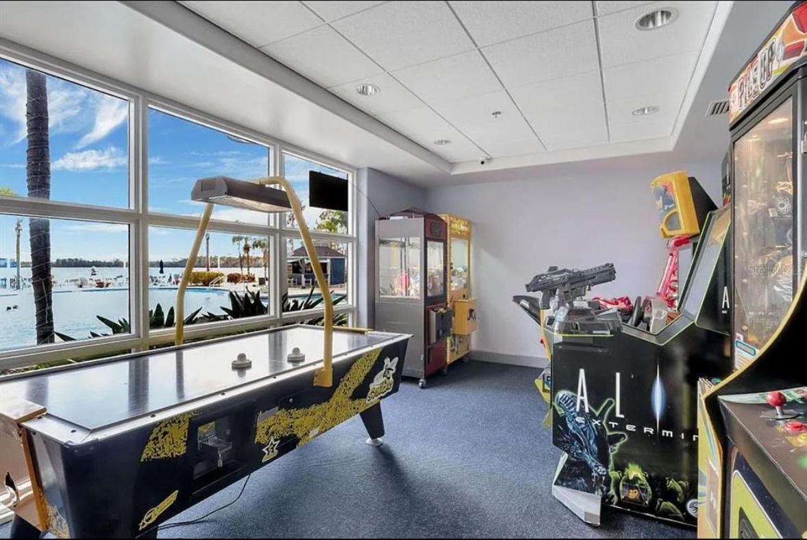 Disney Lakefront Luxury!