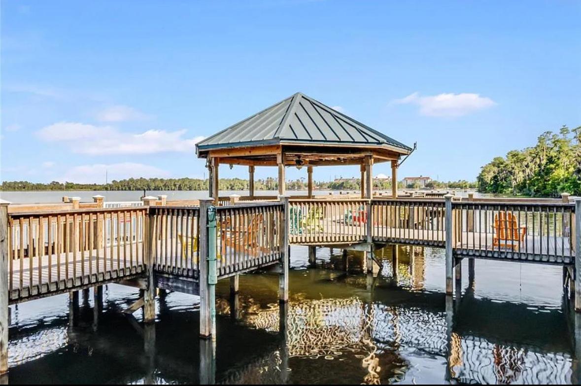 Disney Lakefront Luxury!