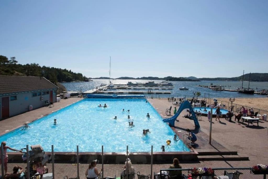 Stort funkishus med unike fasiliteter, sjønært view 5