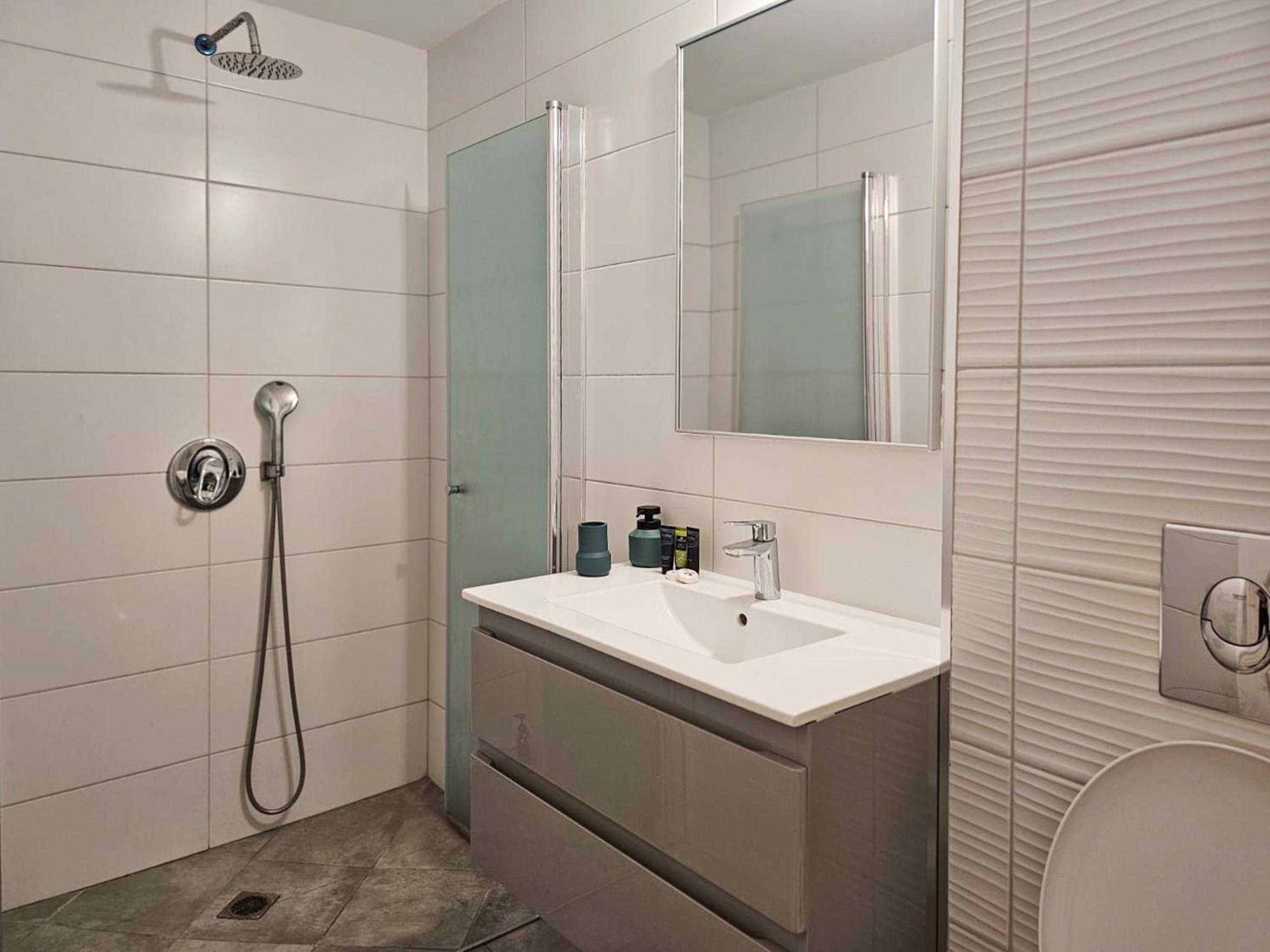 Refined 3BR Duplex in City Center by FeelHome view 2