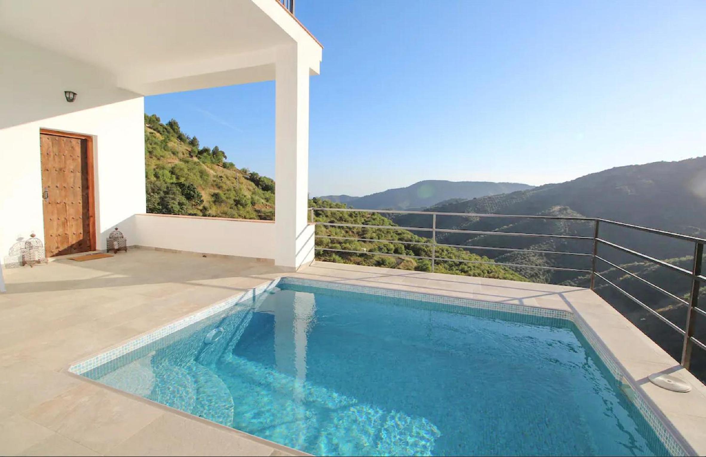 Luxury Wellness Villa with Pool Yoga Studio & Hammam for 14p & 40 min to Malaga city