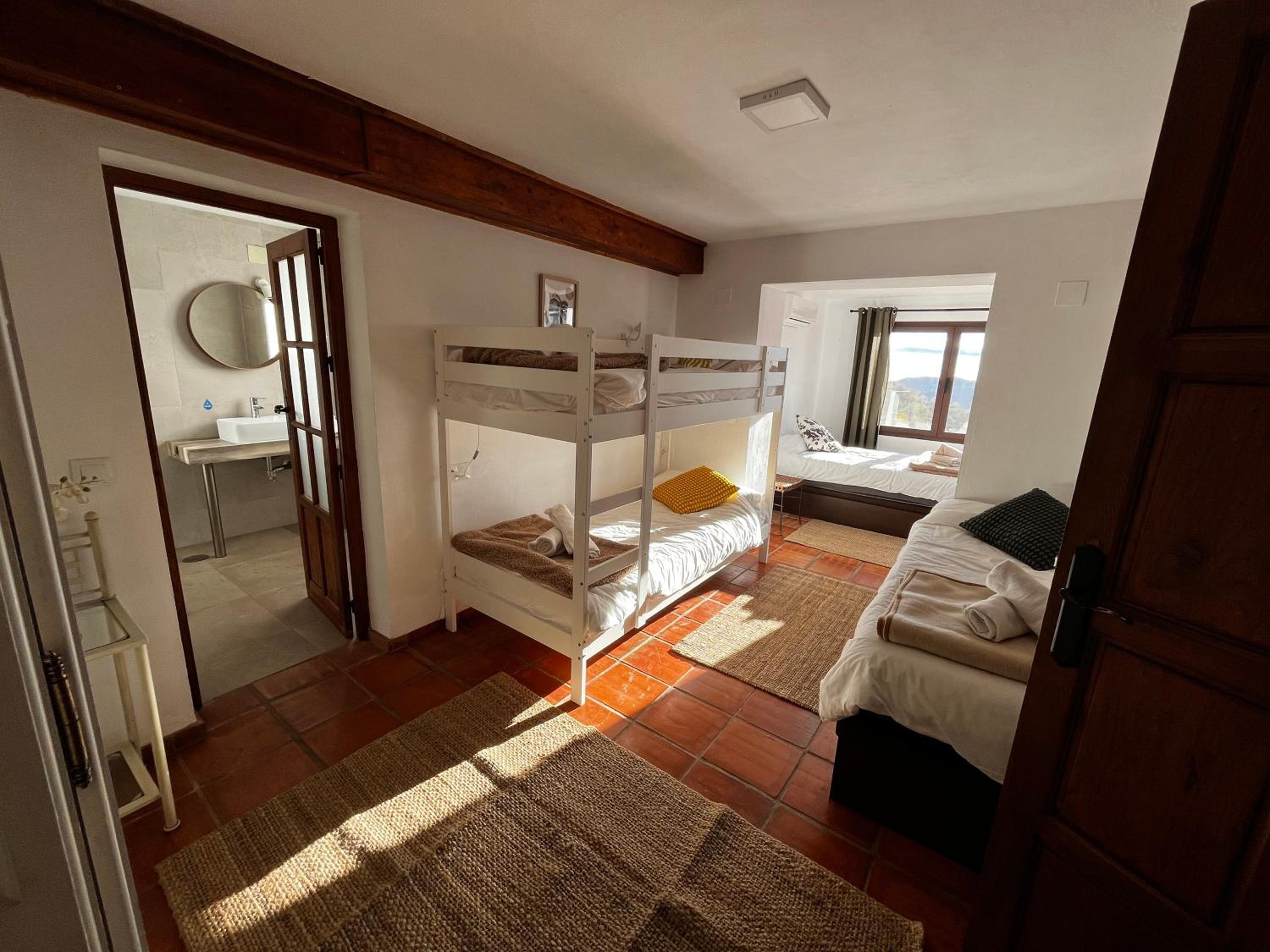 Luxury Wellness Villa with Pool Yoga Studio & Hammam for 14p & 40 min to Malaga city
