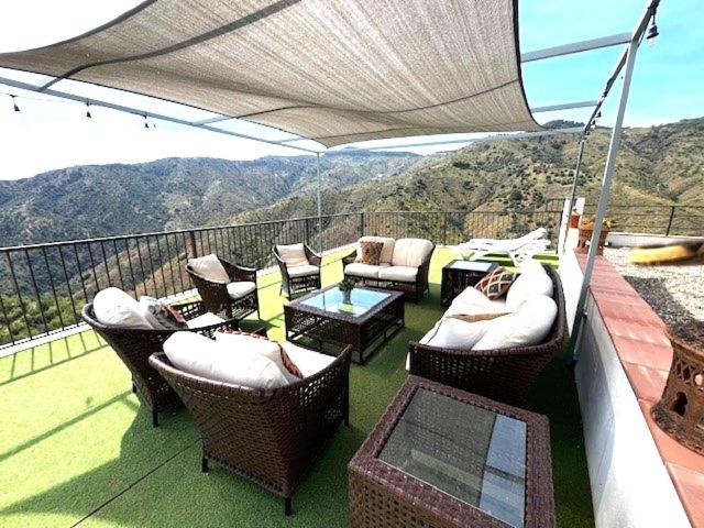 Luxury Wellness Villa with Pool Yoga Studio & Hammam for 14p & 40 min to Malaga city
