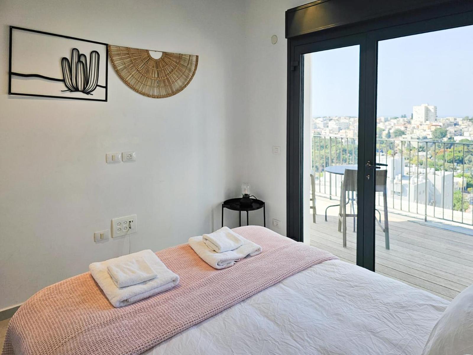 New Designer 3BR with XXL Terrace by FeelHome