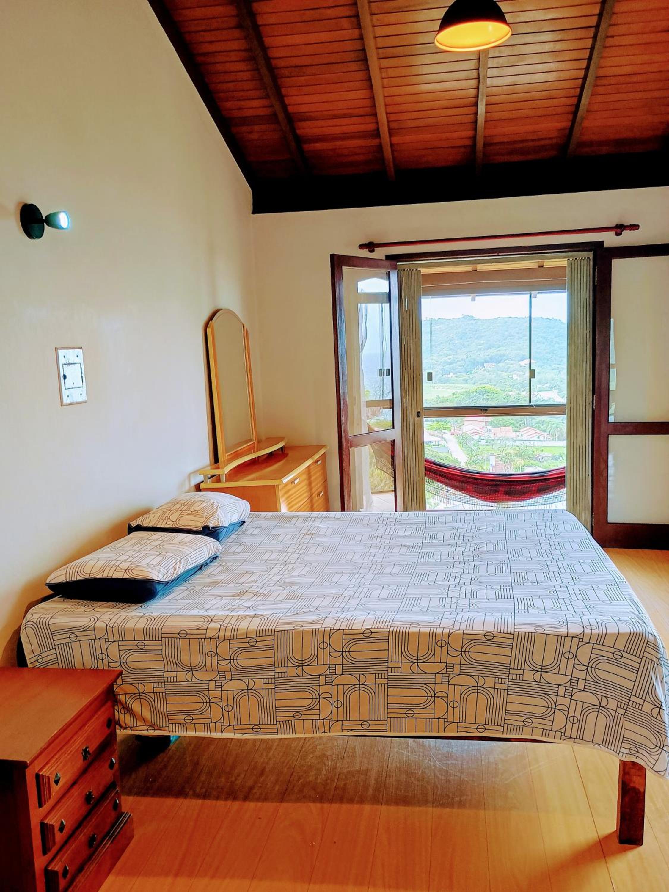 Casa 3 quartos com pôr do sol, vista 2 praias e natureza a 5min da praia da Lagoinha, Ponta das Canas